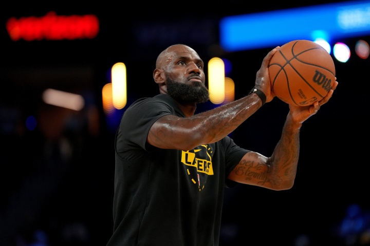 詹姆斯兩戰(zhàn)場均28+8+13扛起殘陣湖人