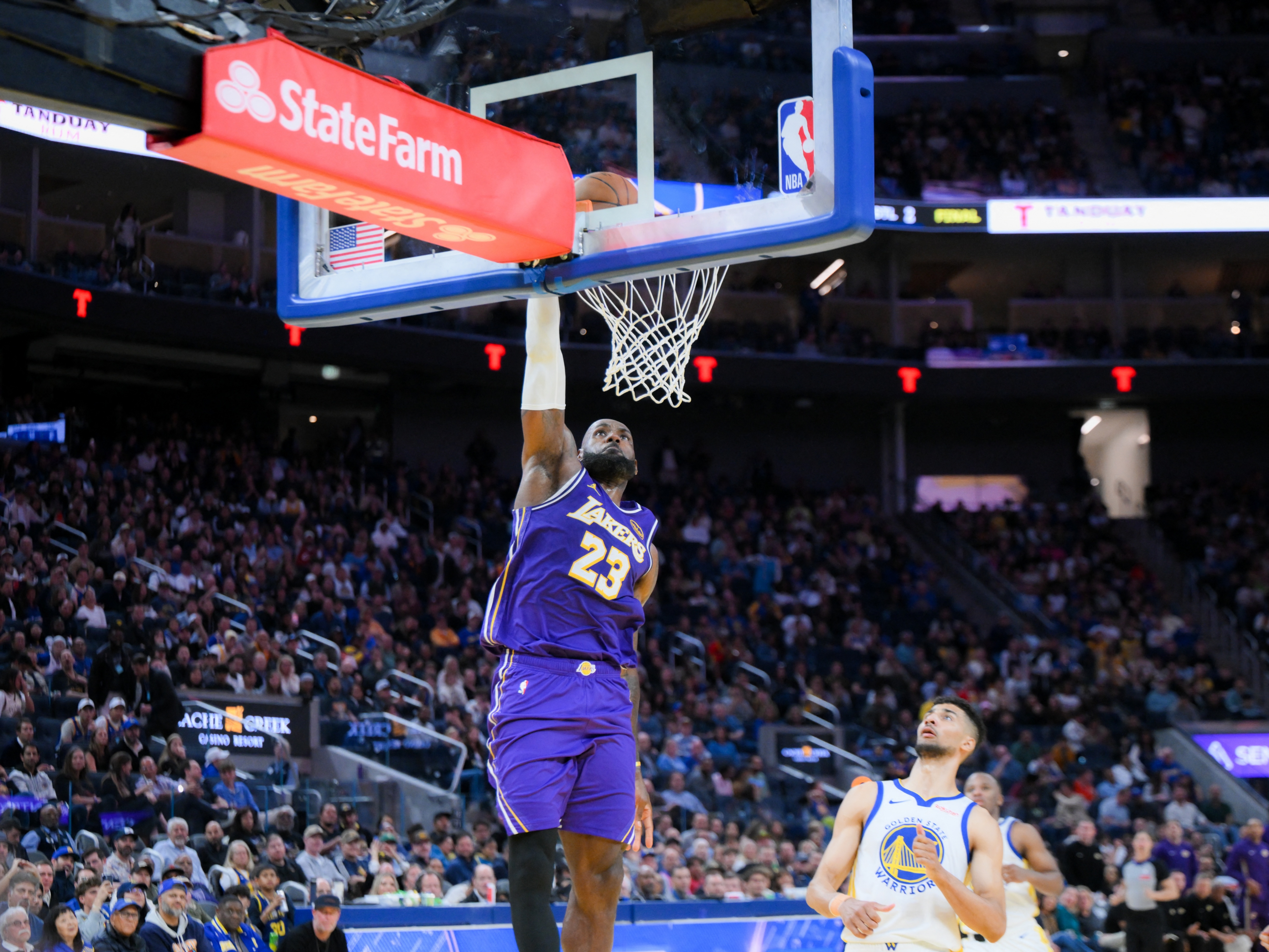 加內(nèi)特諫言詹姆斯季后賽模式 單核帶隊就該扛起炸藥包