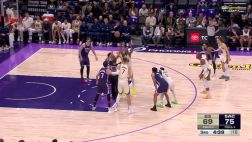 國王四人得分20+終結(jié)勇士連勝 庫里復(fù)出首發(fā)僅得11分