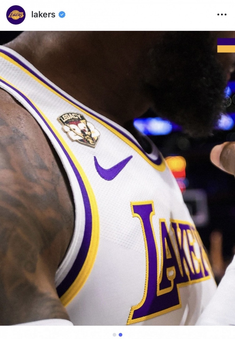 詹姆斯常規(guī)賽收官戰(zhàn)身披紀(jì)念補(bǔ)丁球衣 轉(zhuǎn)發(fā)社媒致敬生涯第23季