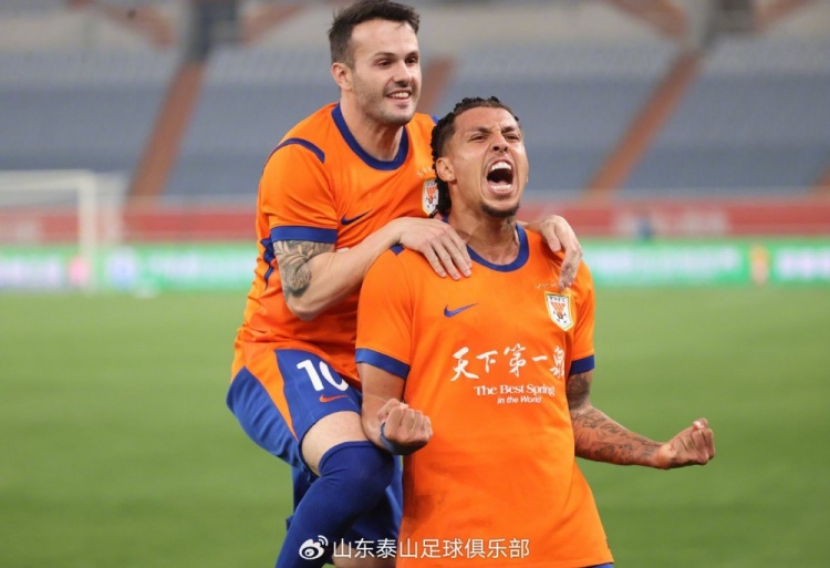 克雷桑任意球救主 泰山主場(chǎng)平海港