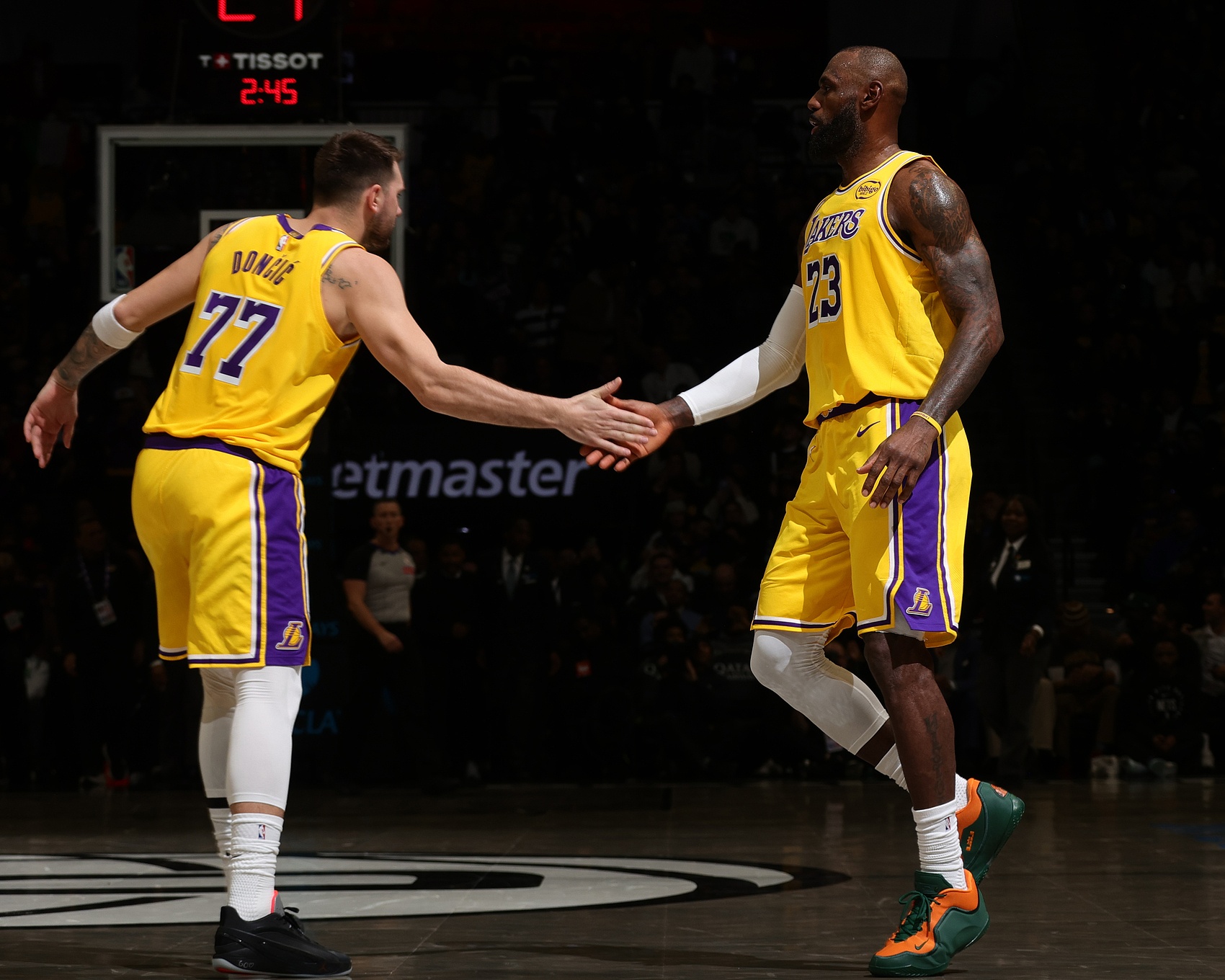 名記披露湖人賽季轉(zhuǎn)折點 詹姆斯舊金山會議后重掌頭號角色