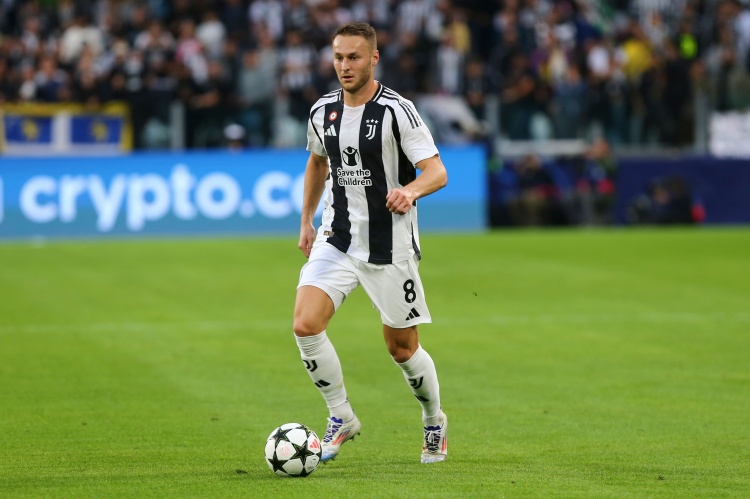 尤文標(biāo)價(jià)3000萬(wàn)清洗庫(kù)普梅納斯，曼聯(lián)加拉塔薩雷展開(kāi)爭(zhēng)奪