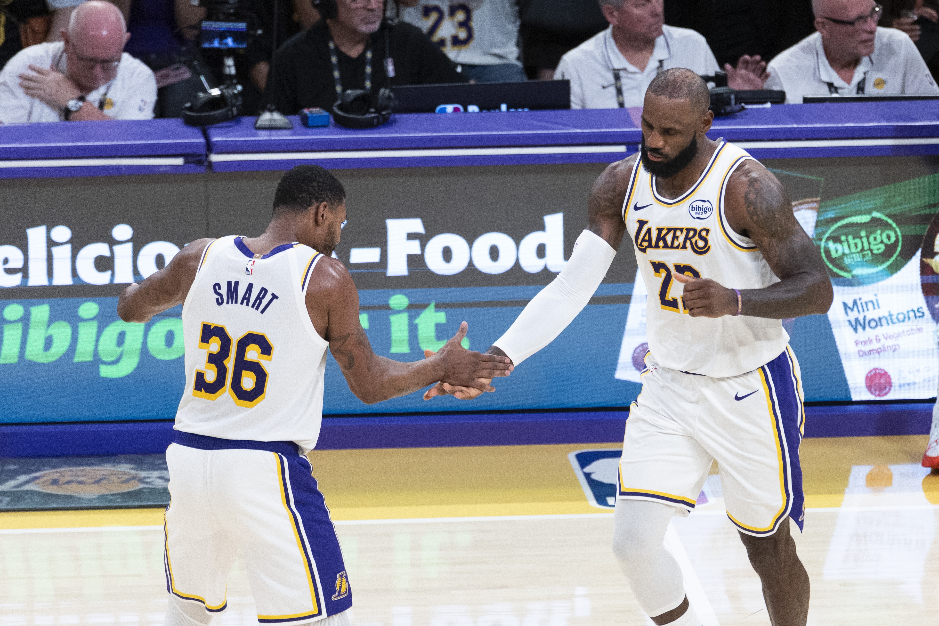 詹姆斯斯瑪特合砍50分，雷迪克贊球隊(duì)經(jīng)受加時(shí)考驗(yàn)