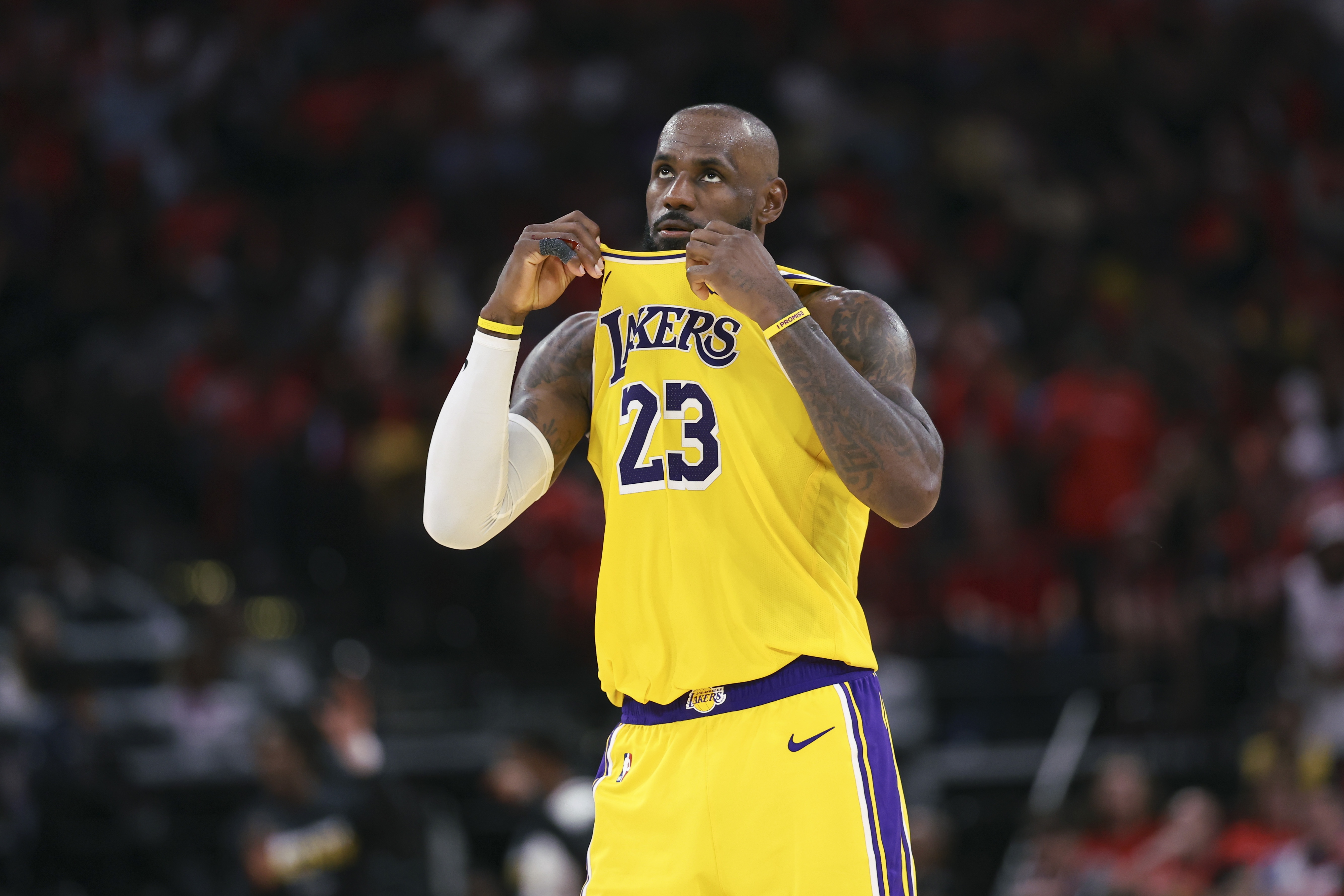 45分鐘只歇3分鐘？詹姆斯：一點(diǎn)也不好 但這是季后賽