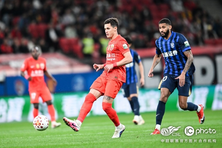 海港主場4-0完勝三鎮(zhèn)，安佩姆首球+劉祝潤傳射