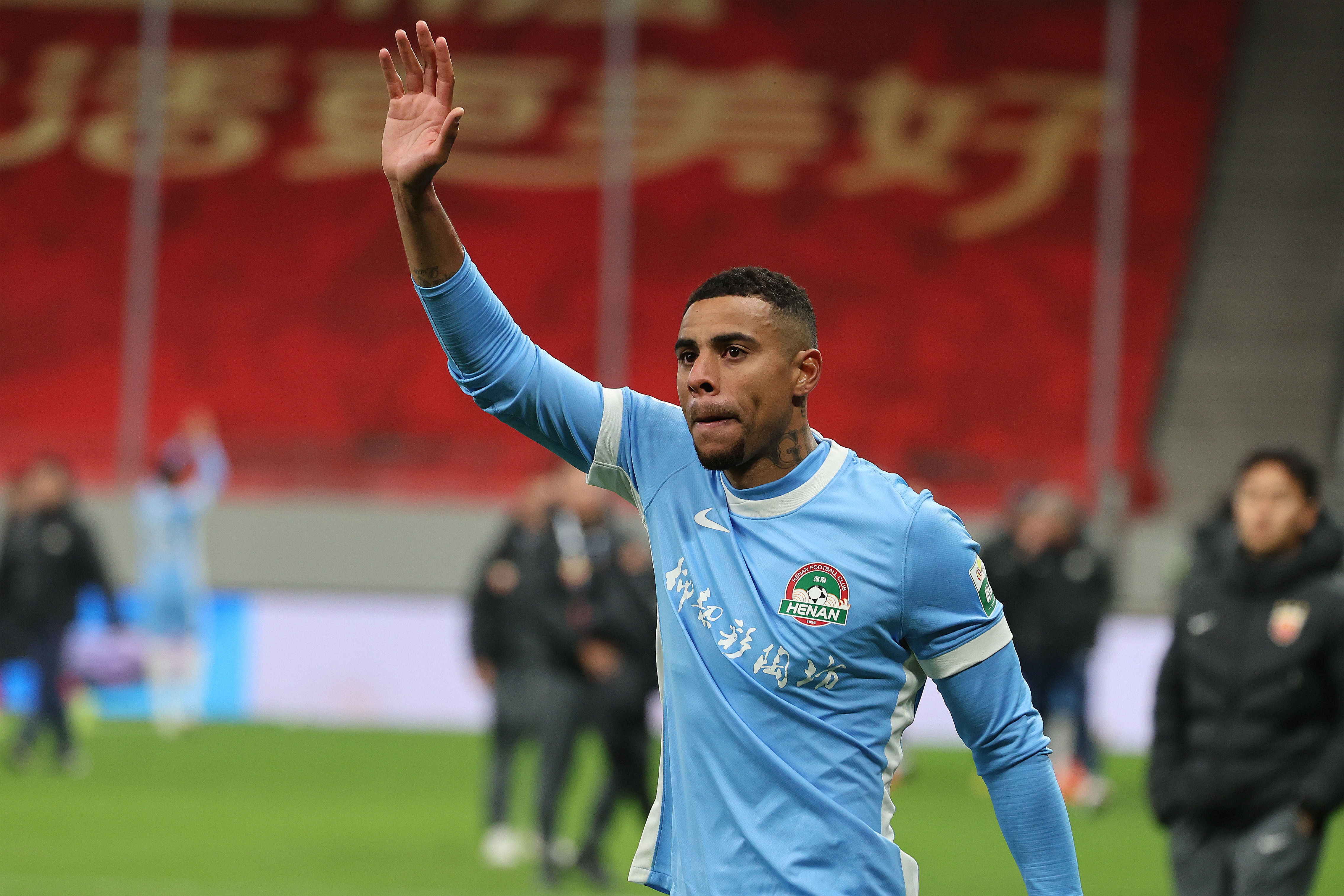 河南隊0-3申花：古斯塔沃姆布拉聯(lián)手浪射，四月份5場僅1球