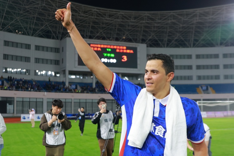 倒鉤重現(xiàn)！莫雷諾友誼賽雙響，離滬前將探訪申花中心