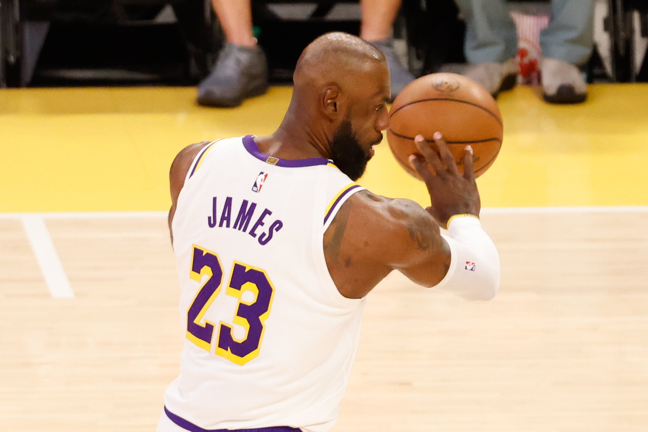 蘇群：41歲詹姆斯9中2非戰(zhàn)之罪，湖人G4心理回調(diào)屬正常