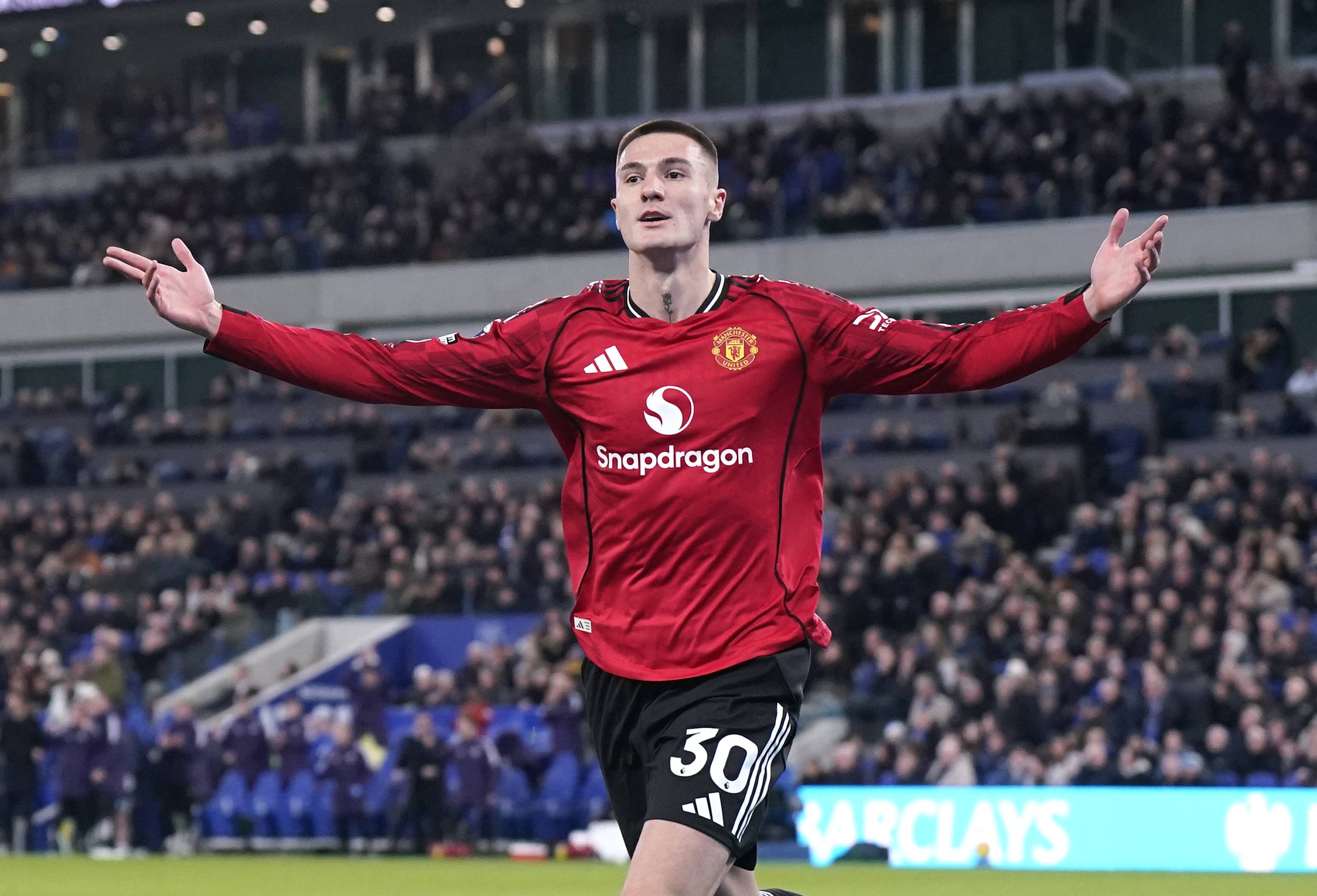 B費第19助卡塞米羅舍什科破門 曼聯(lián)2-1布倫特福德距歐冠區(qū)11分