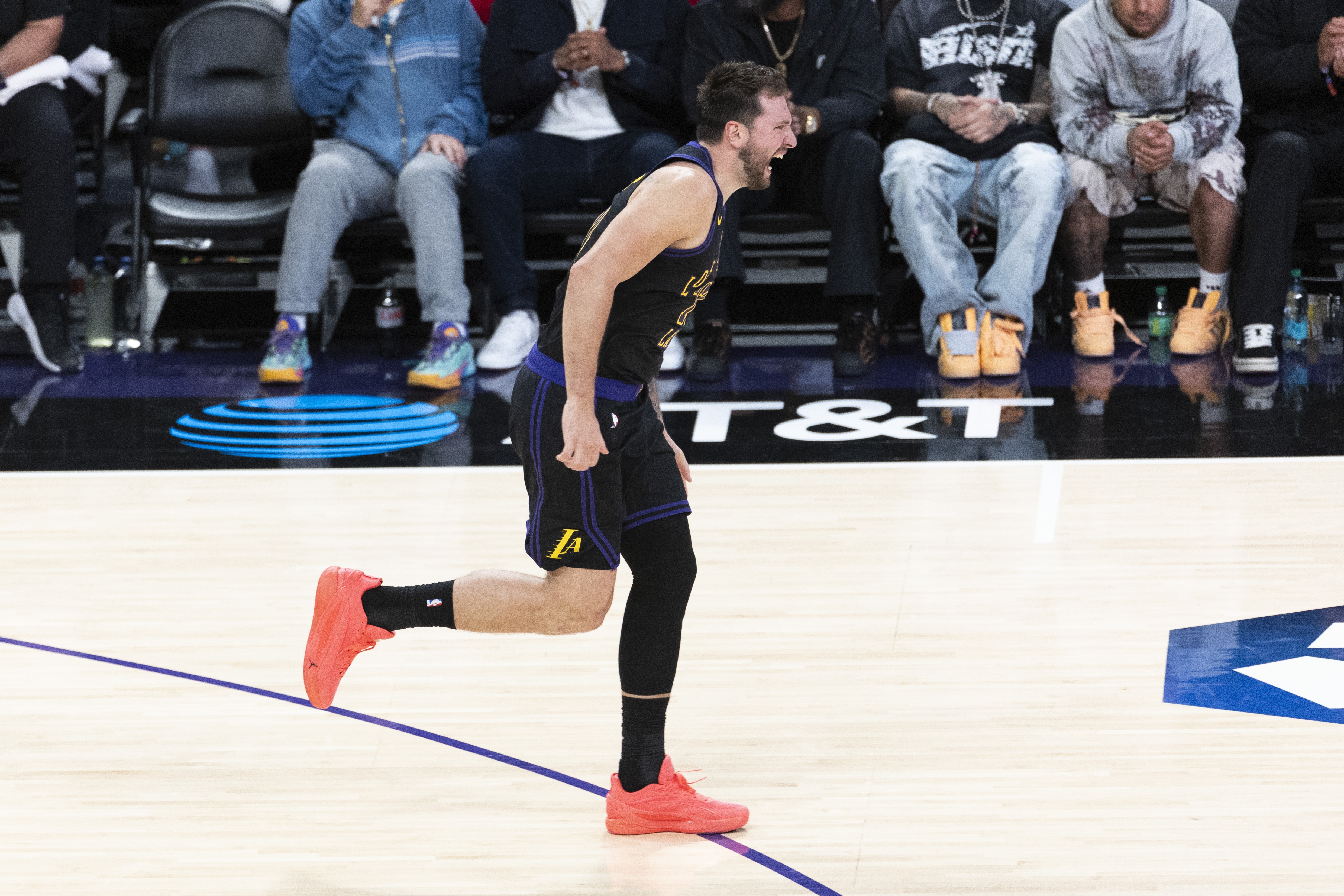 Shams：里夫斯有望G5復(fù)出 東契奇仍無時(shí)間表