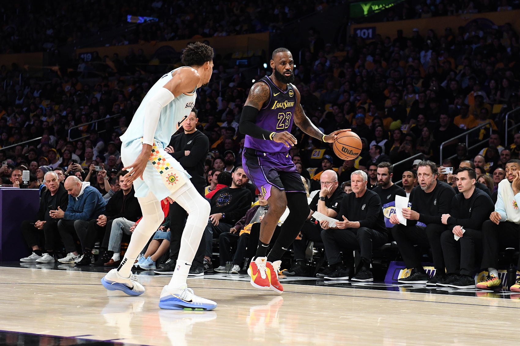 詹姆斯直言文班亞馬是MVP，駁斥“時(shí)代論”老套說(shuō)法