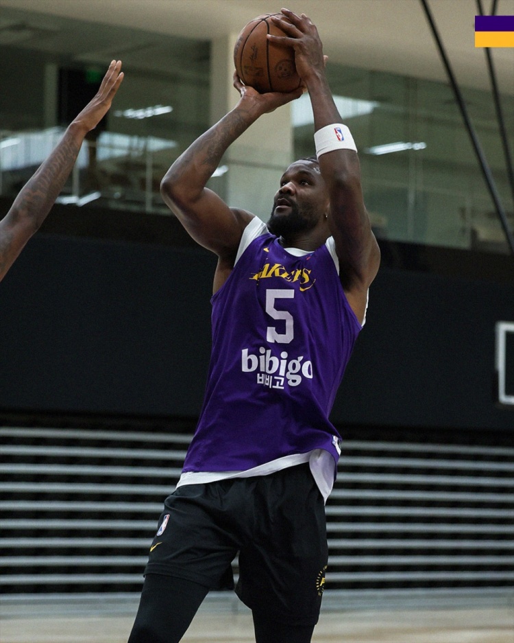 詹姆斯、里夫斯領(lǐng)銜湖人賽前合練 紫金軍團(tuán)3-1手握賽點(diǎn)