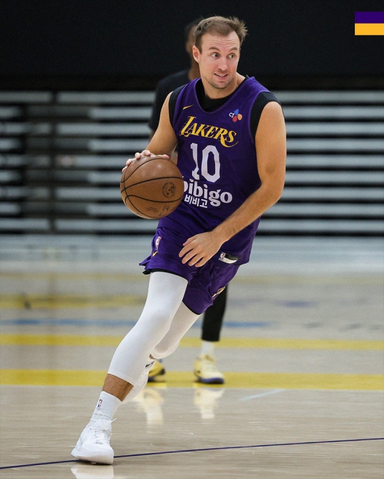 詹姆斯、里夫斯領(lǐng)銜湖人賽前合練 紫金軍團(tuán)3-1手握賽點(diǎn)