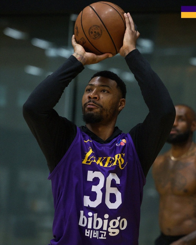 詹姆斯、里夫斯領(lǐng)銜湖人賽前合練 紫金軍團(tuán)3-1手握賽點(diǎn)