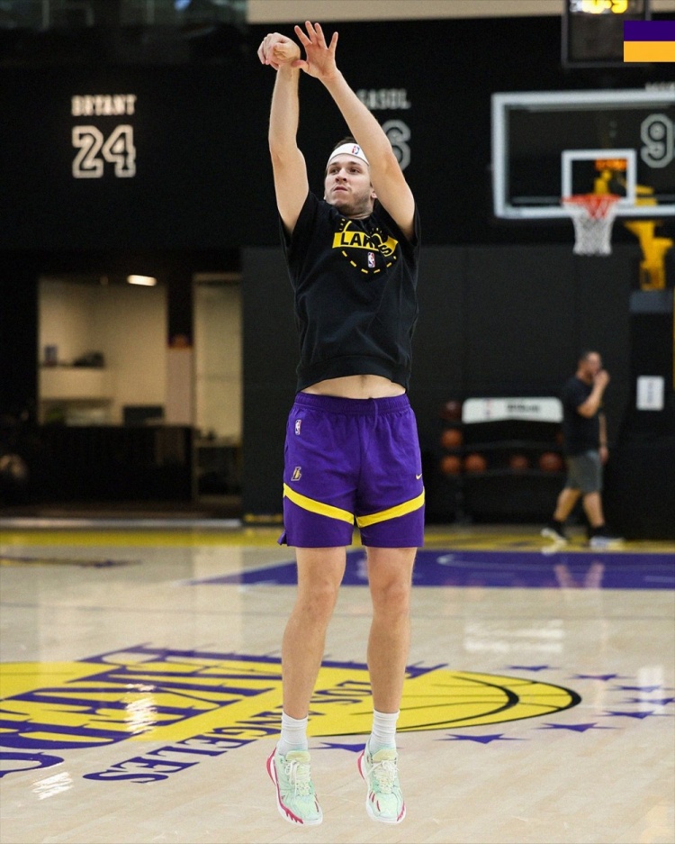 詹姆斯、里夫斯領(lǐng)銜湖人賽前合練 紫金軍團(tuán)3-1手握賽點(diǎn)