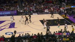 [詹姆斯空接]里夫斯巧妙吊傳 詹姆斯空中漫步滑翔單臂飛扣！