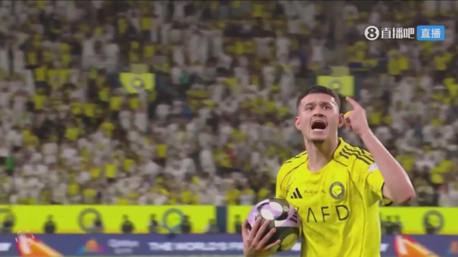 勝利1-1扳平比分！布羅佐維奇?zhèn)髦泄返らT前搶點(diǎn)破門！