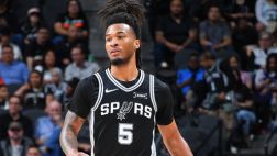 [卡斯?fàn)柤\]基石+1！卡斯?fàn)柨?9分10板13助&生涯第5次三雙 膝蓋被踢幸無大礙