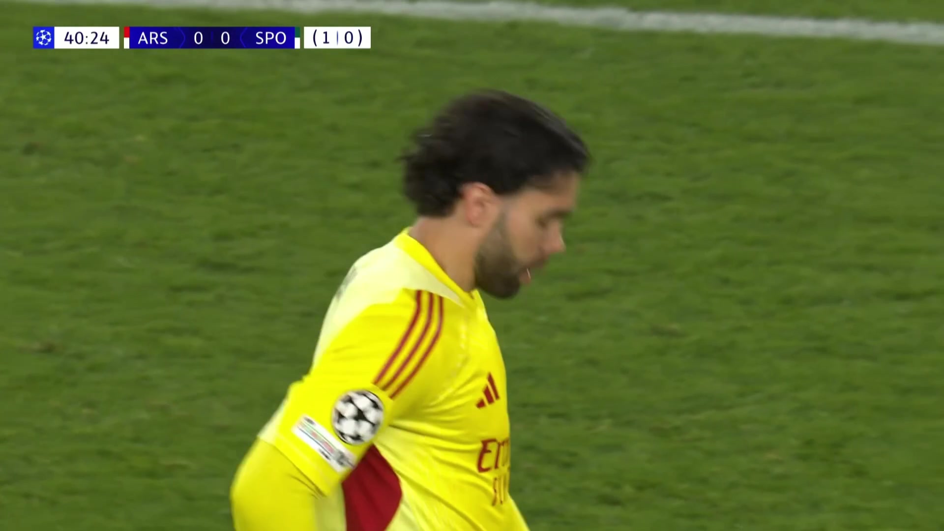 險(xiǎn)送大禮！拉亞禁區(qū)內(nèi)出球失誤！葡體斷球沒把握??！