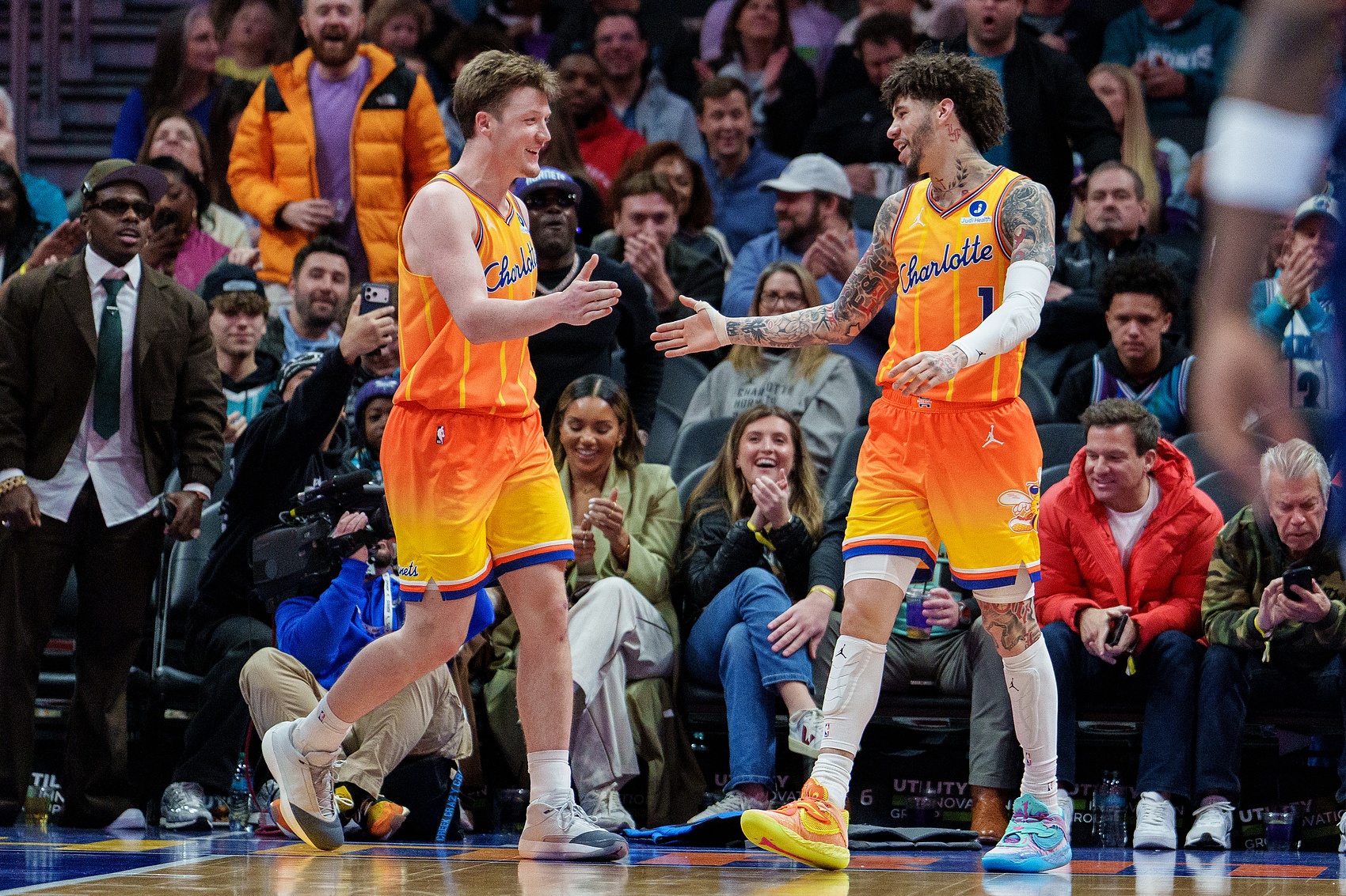 NBA賽事預(yù)測：步行者vs黃蜂、老鷹vs籃網(wǎng)、公牛vs尼克斯、爵士vs火箭、猛龍vs灰熊、凱爾特人vs雄鹿、魔術(shù)vs獨(dú)行俠、鵜鶘vs國王比分與盤口分析